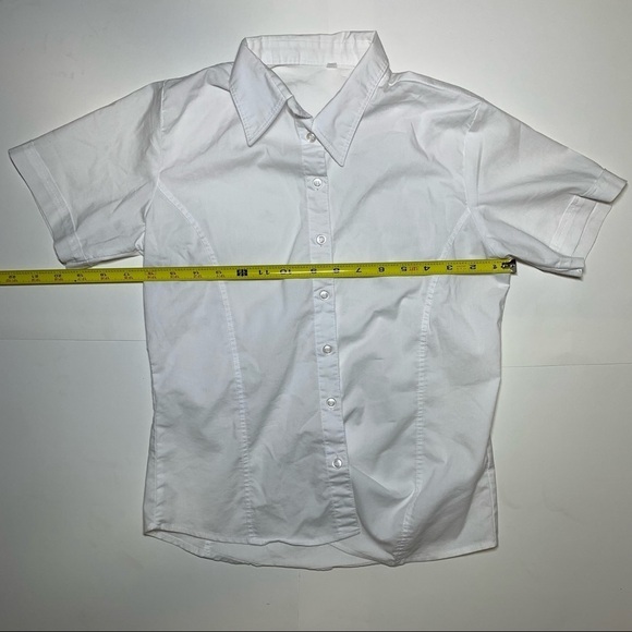 Women Short Sleeve White Dress Shirt Size Small - Picture 3 of 4